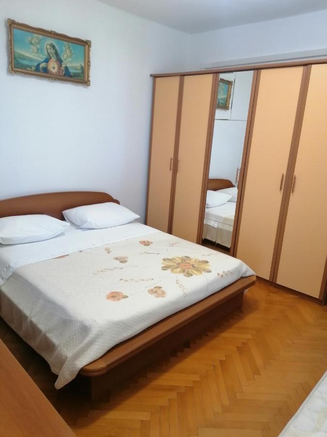 Apartments And Rooms Tomas Podstrana Bagian luar foto