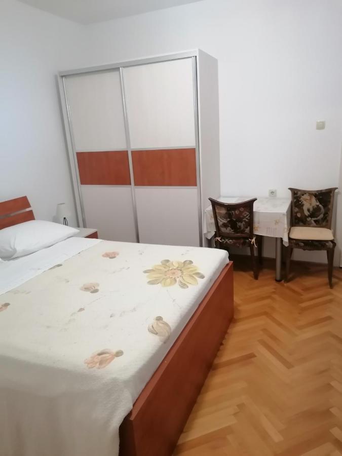 Apartments And Rooms Tomas Podstrana Bagian luar foto
