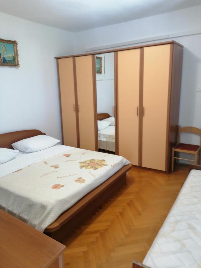 Apartments And Rooms Tomas Podstrana Bagian luar foto