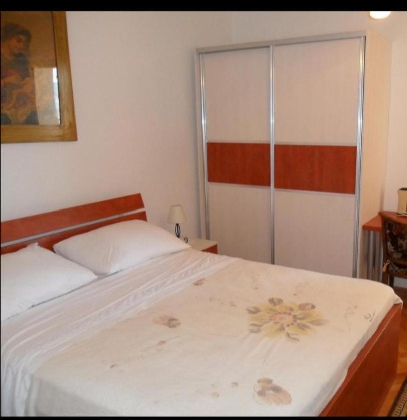 Apartments And Rooms Tomas Podstrana Bagian luar foto