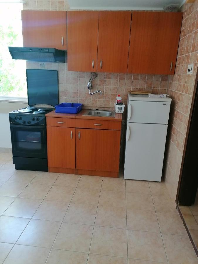 Apartments And Rooms Tomas Podstrana Bagian luar foto