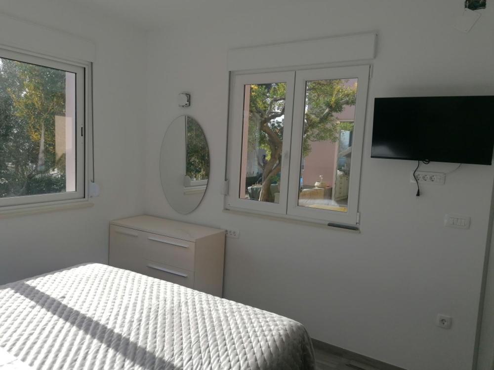 Apartments And Rooms Tomas Podstrana Bagian luar foto