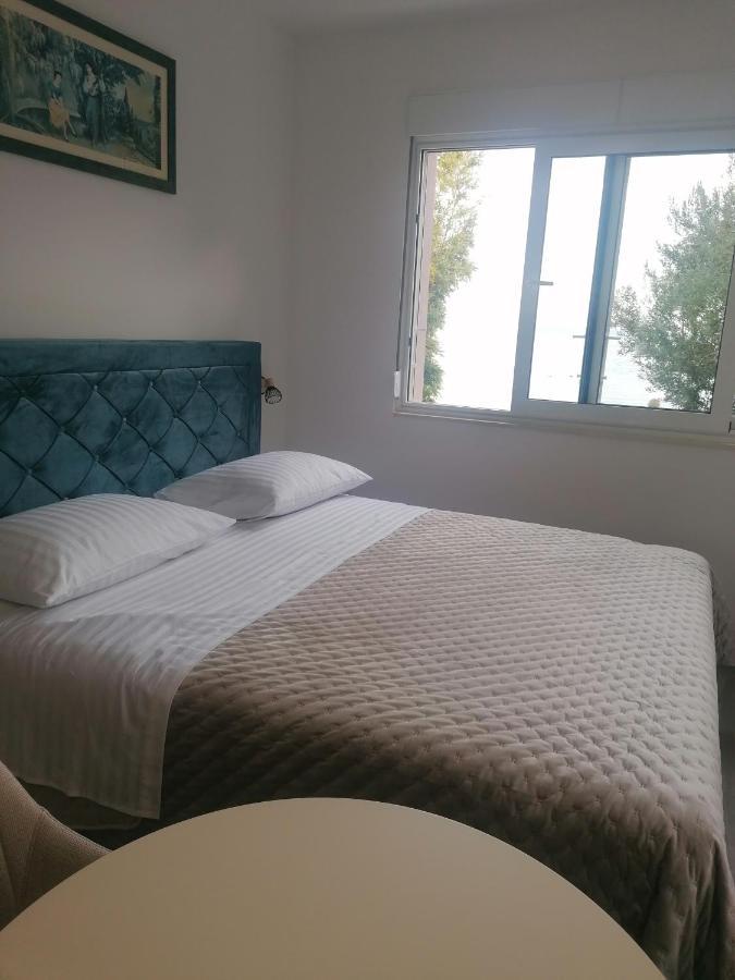 Apartments And Rooms Tomas Podstrana Bagian luar foto