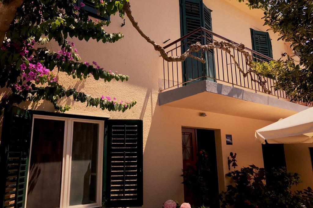 Apartments And Rooms Tomas Podstrana Bagian luar foto