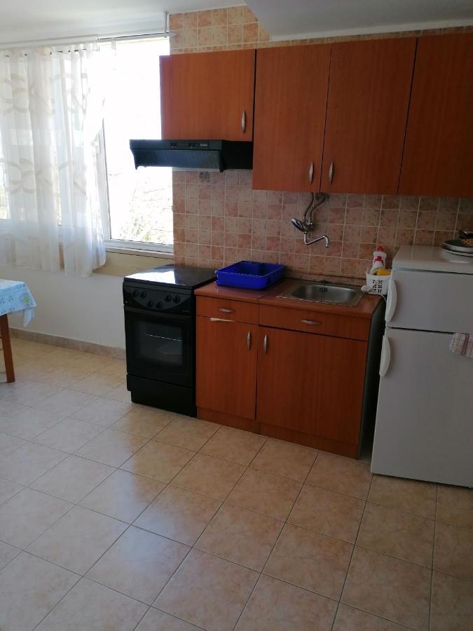 Apartments And Rooms Tomas Podstrana Bagian luar foto