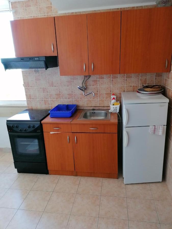 Apartments And Rooms Tomas Podstrana Bagian luar foto