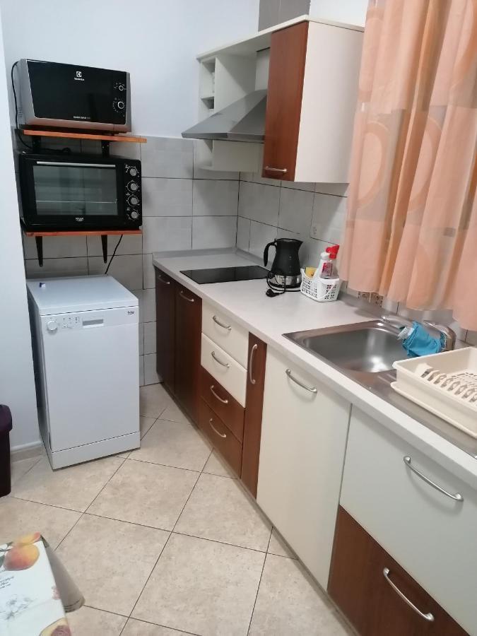 Apartments And Rooms Tomas Podstrana Bagian luar foto